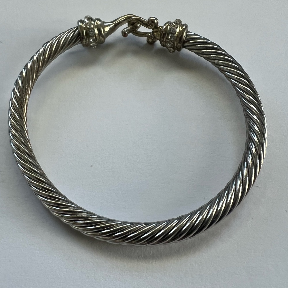 BANGLE BRACELET